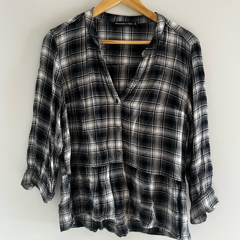 Abercrombie & Fitch Black and White Cuffed Sleeve Button Down Shirt